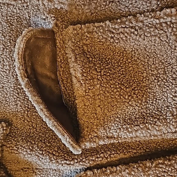 Brown Shacket - Picture 5 of 7